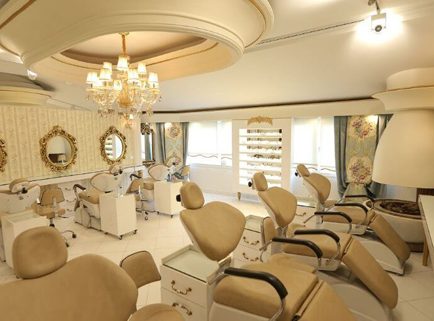 آرایشگاه زنانه قیچی طلایی