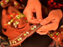 لباس سنتی زنان بلوچ با نقوش سوزن دوزی بلوچی