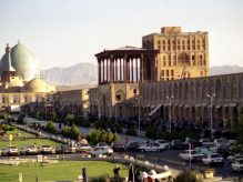 ویژگی‌ها و مشخصات میدان نقش جهان