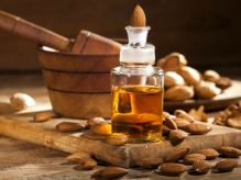 خواص روغن بادام