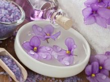 چگونه باید از روغن بنفشه استفاده کنیم چگونه باید از روغن بنفشه استفاده کنیم